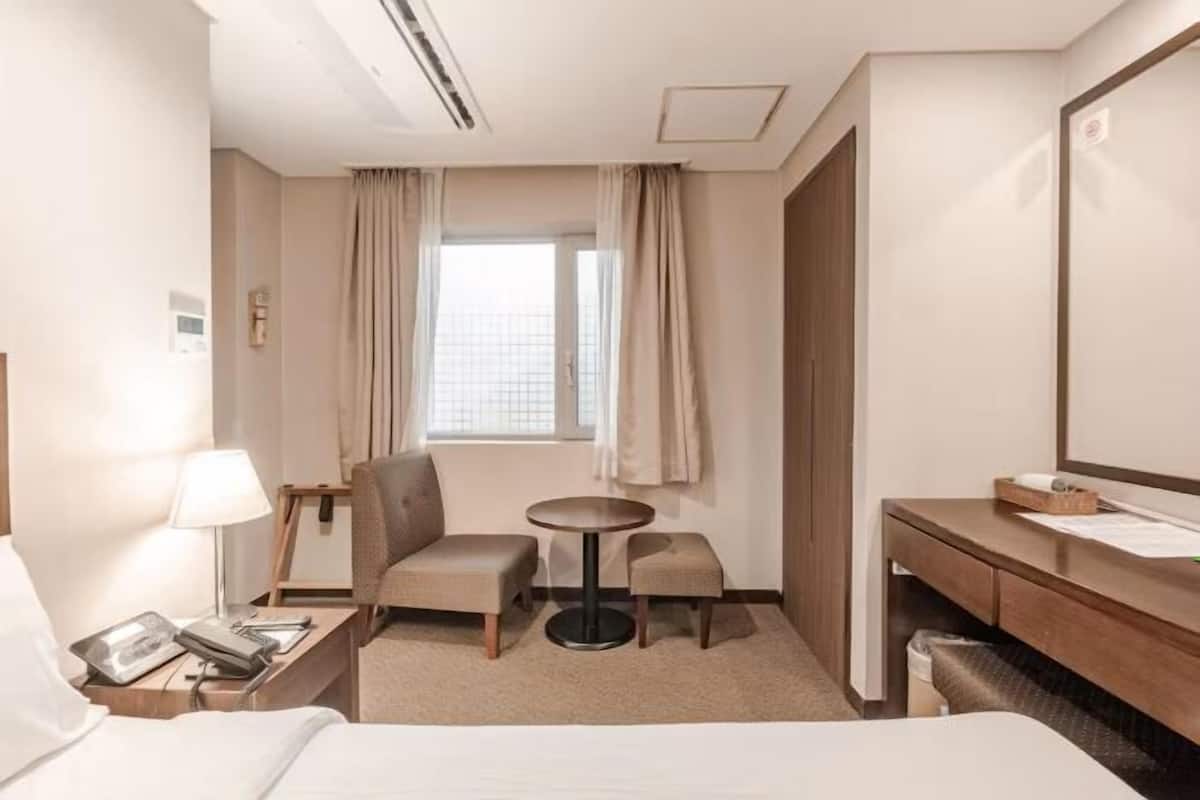 In-room safe, individually furnished, desk, blackout curtains