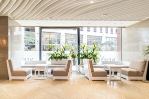 Lobby sitting area - New Seoul Hotel (Seoul)