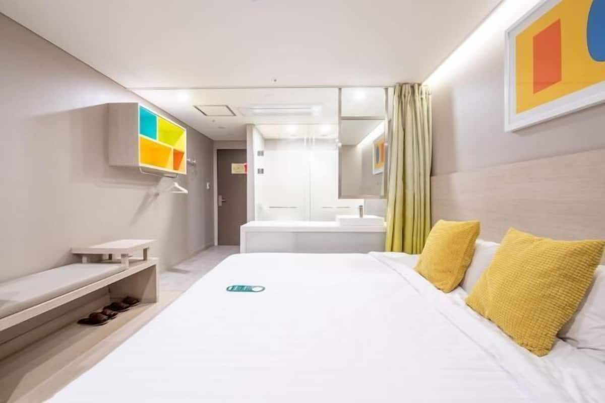 In-room safe, individually furnished, desk, blackout curtains