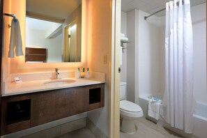 Combined shower/bathtub, eco-friendly toiletries, hair dryer, towels