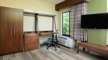 Premium bedding, in-room safe, desk, blackout drapes