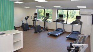 A gym with treadmills, elliptical machines, and a weight bench. - Holiday Inn Express & Suites Waterville - North by IHG (Waterville)