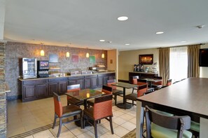 Free buffet breakfast  - Comfort Inn & Suites Amarillo West Near Medical Center (Amarillo)
