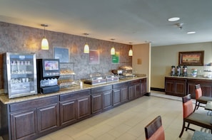 Petit déjeuner buffet compris