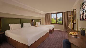 Hypo-allergenic bedding, in-room safe, desk, blackout curtains