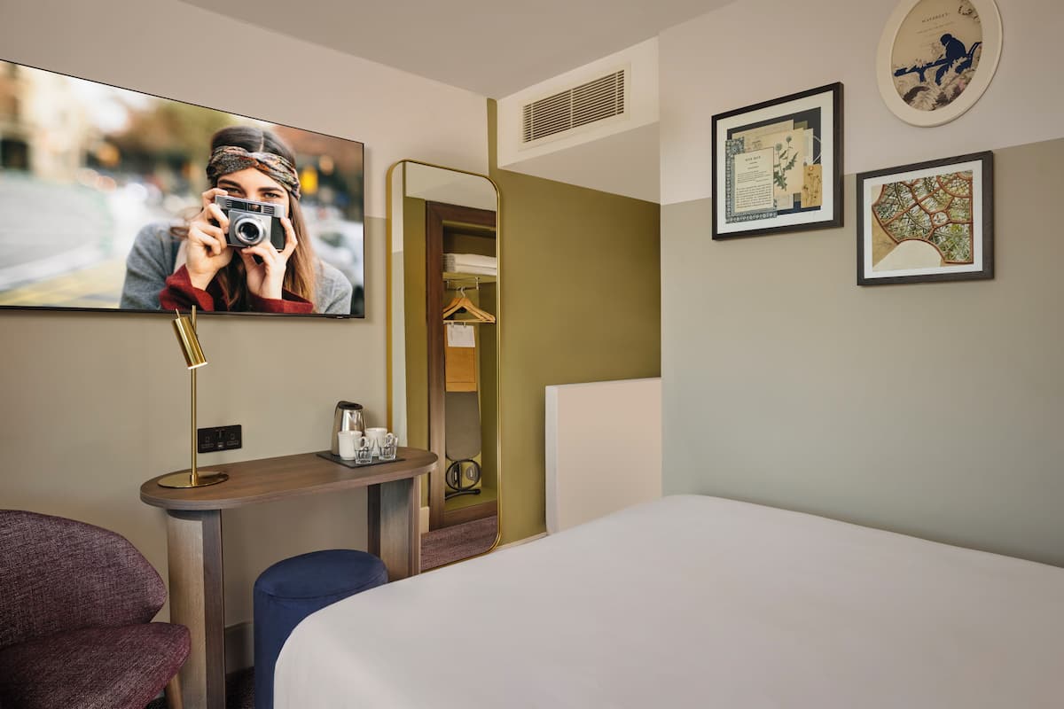 Habitación estándar, 1 cama matrimonial (Classic Room, 1 wee Double Bed) | Ropa de cama hipoalergénica y caja de seguridad en la habitación