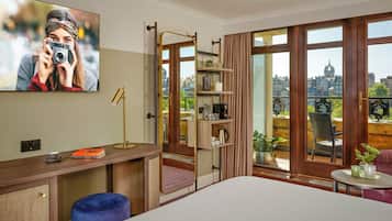 Deluxe Room, 1 Double Bed (Deluxe Room Castle View, 1 King Bed) | Hypo-allergenic bedding, in-room safe, desk, blackout curtains