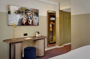 標準客房, 1 張加大雙人床 (Classic Room, 1 Queen Bed) | 低過敏寢具、客房內保險箱、書桌、遮光布/窗簾