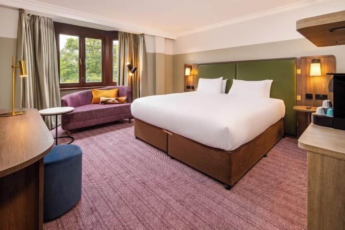 In-room safe, desk, blackout drapes, soundproofing