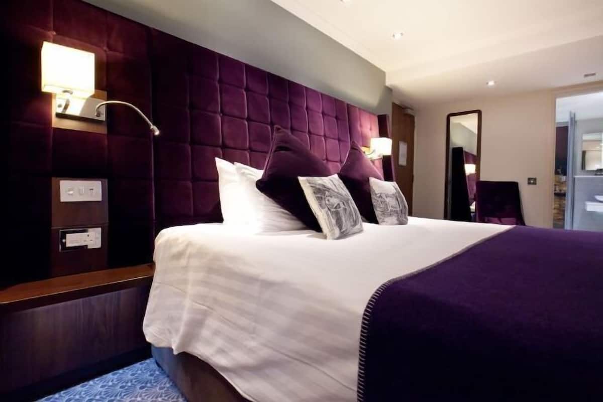 In-room safe, desk, blackout drapes, soundproofing