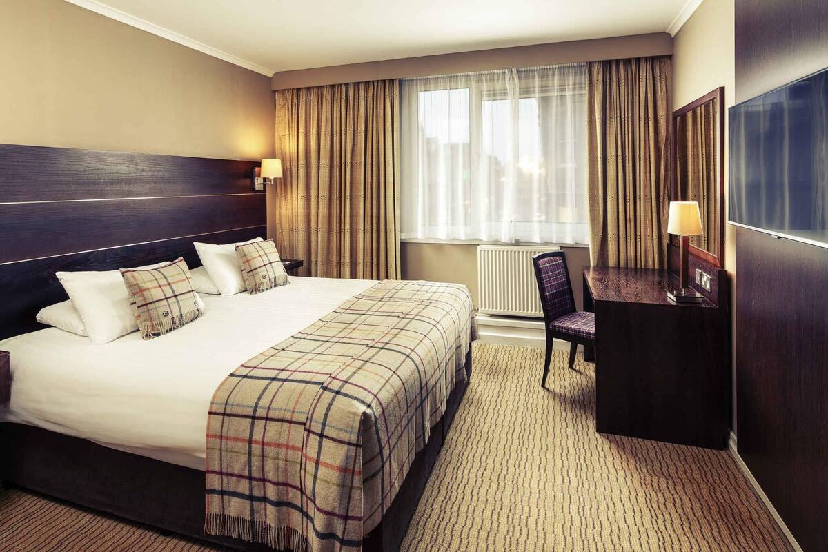 Classic Double Room, 1 Double Bed | In-room safe, desk, iron/ironing board, WiFi (free)