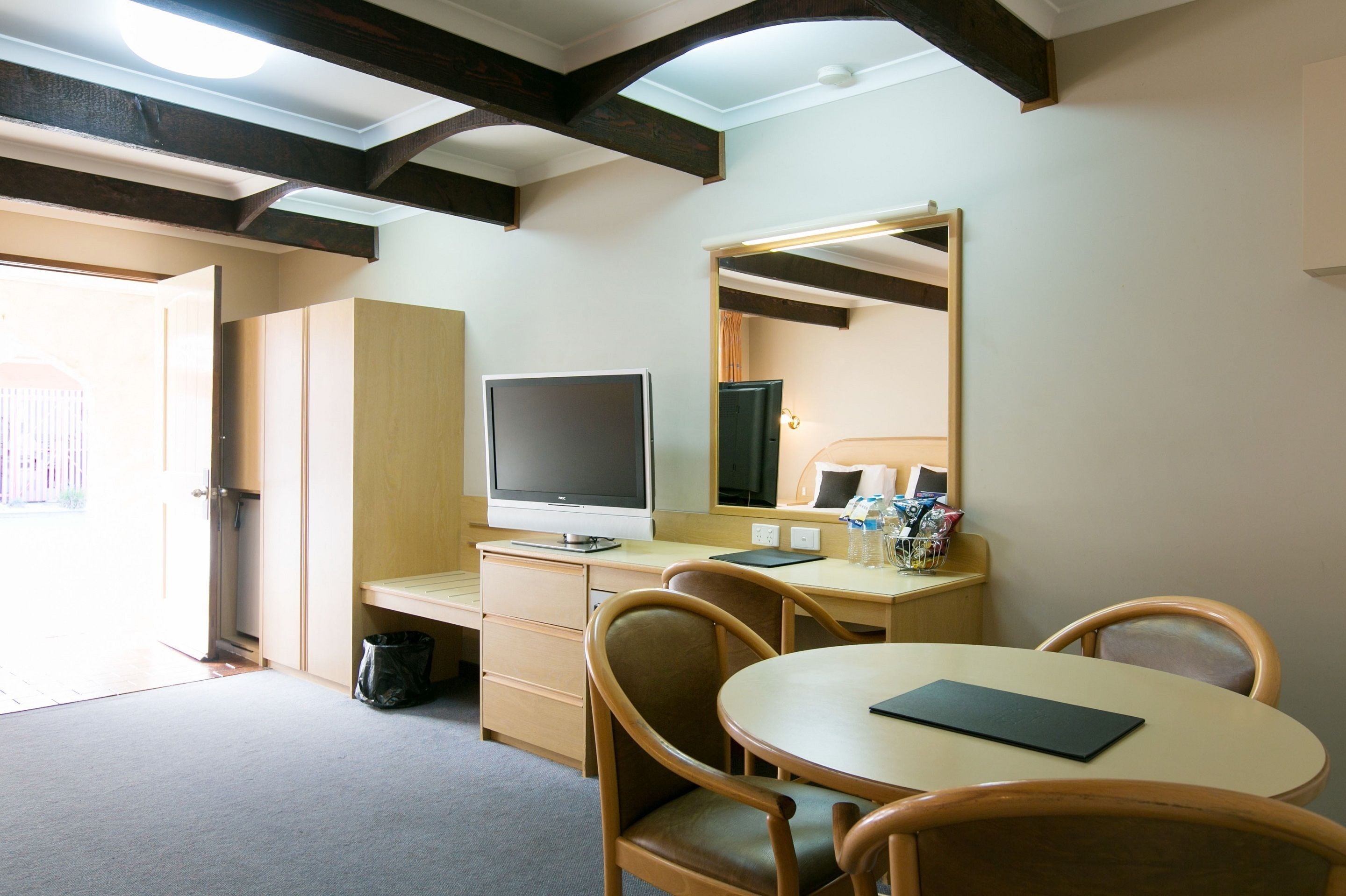 standard room, multiple beds (1 queen and 2 single beds) | room amenity