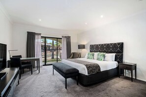 Suite Deluxe | Roba de llit d'alta qualitat, minibar i caixa forta a l'habitació 