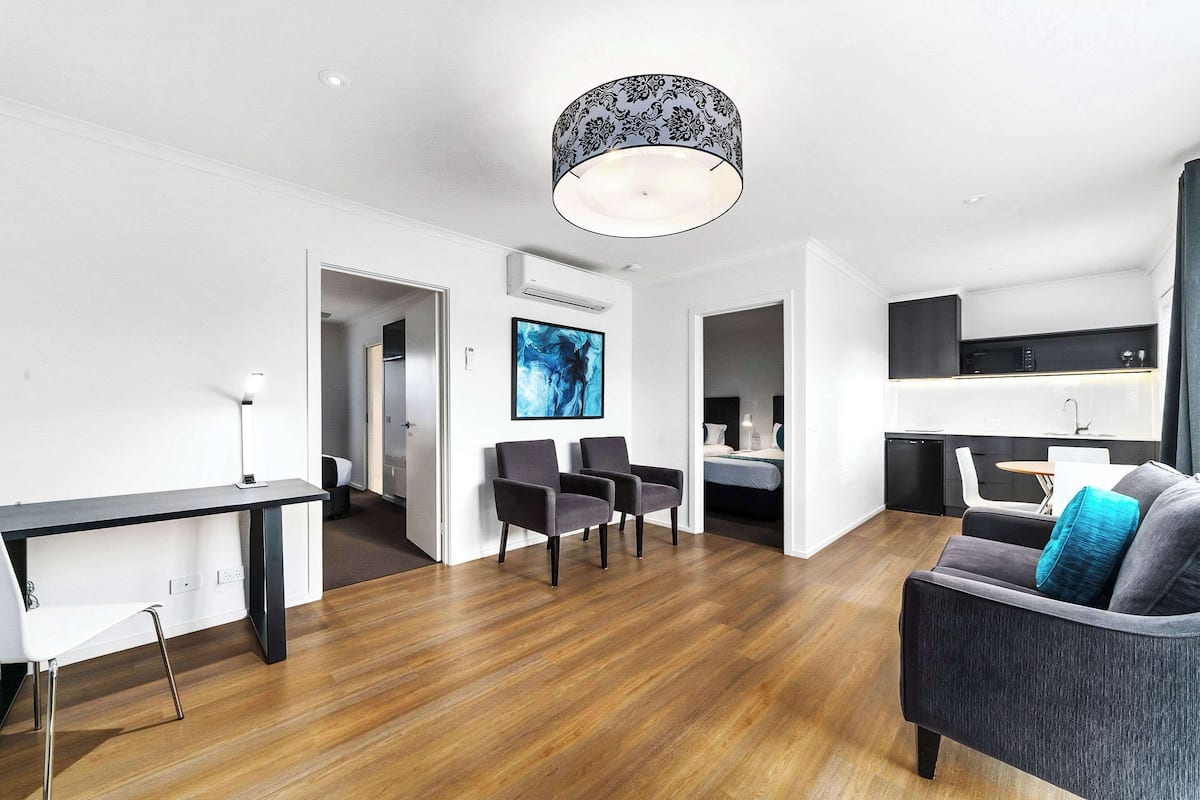 suite, multiple beds, non smoking | premium bedding, minibar, in-room safe, desk