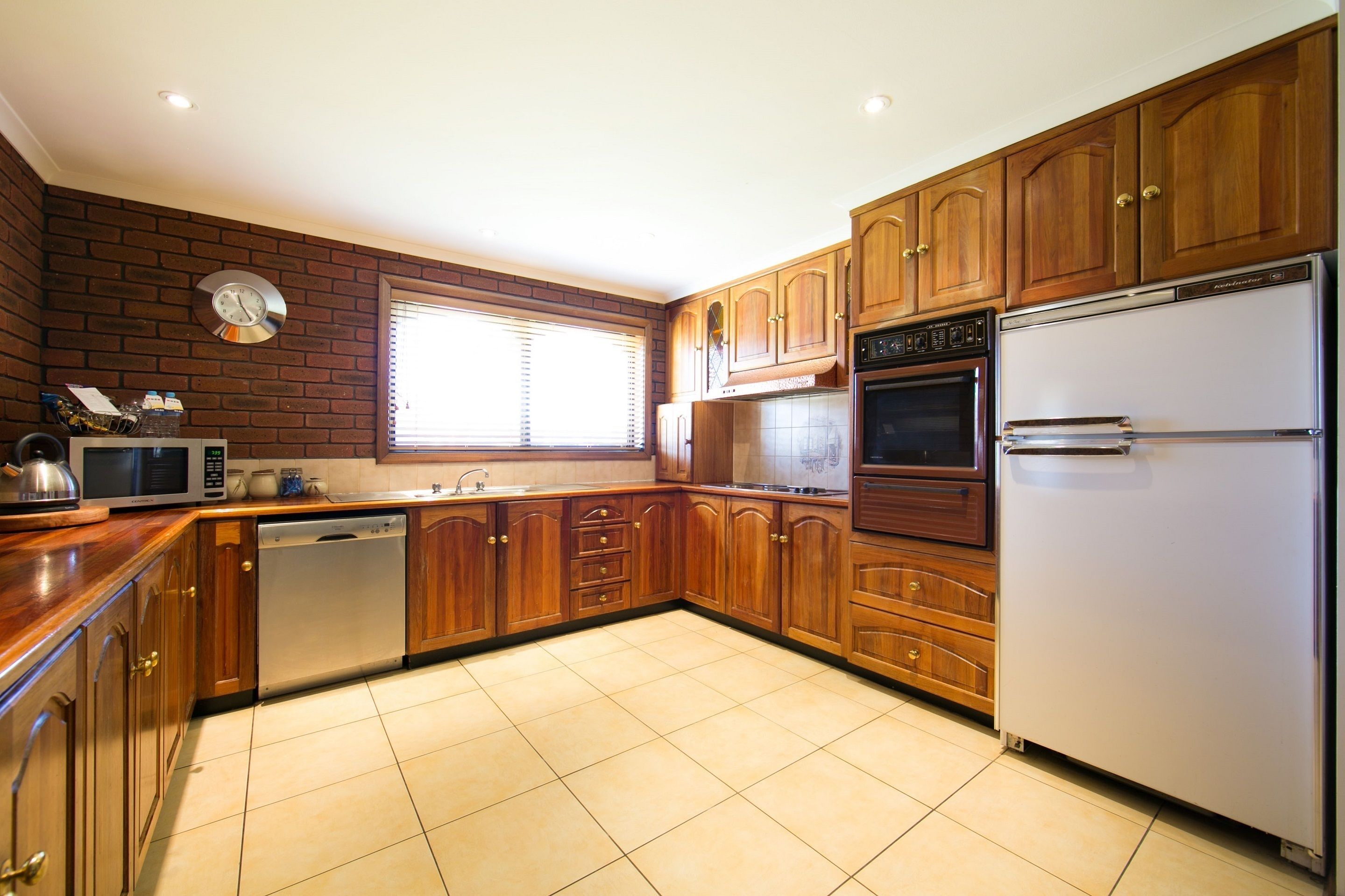 suite, 3 bedrooms | private kitchen | fridge, coffee/tea maker, electric kettle