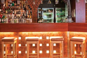 2 bars/lounges, poolside bar