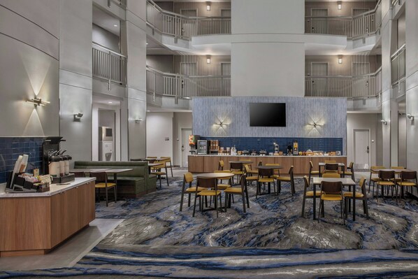 Free daily continental breakfast - Fairfield Inn & Suites by Marriott Oakland Hayward (Hayward)