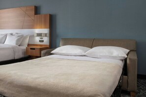 Room, 1 King Bed | Free cribs/infant beds, free WiFi, bed sheets