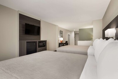 Quality Suites Tulsa I-44