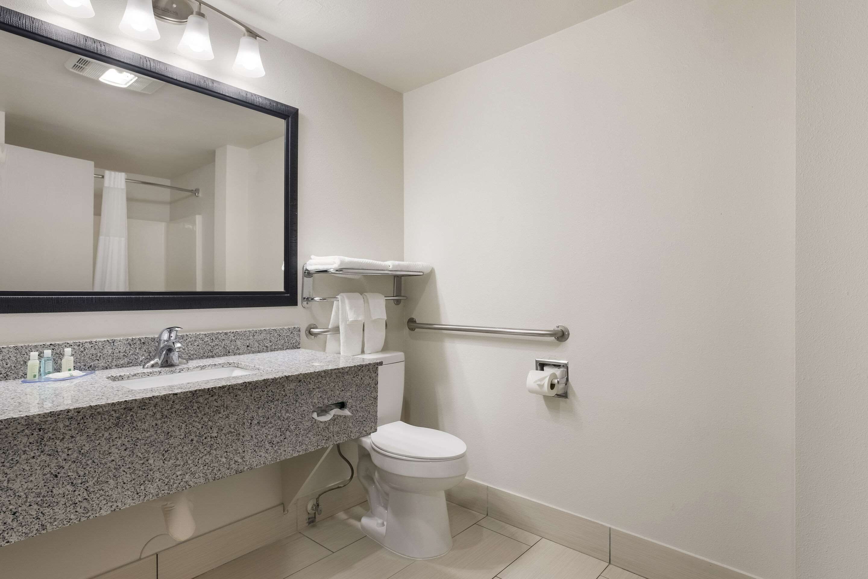 Foto - Quality Suites Tulsa I-44