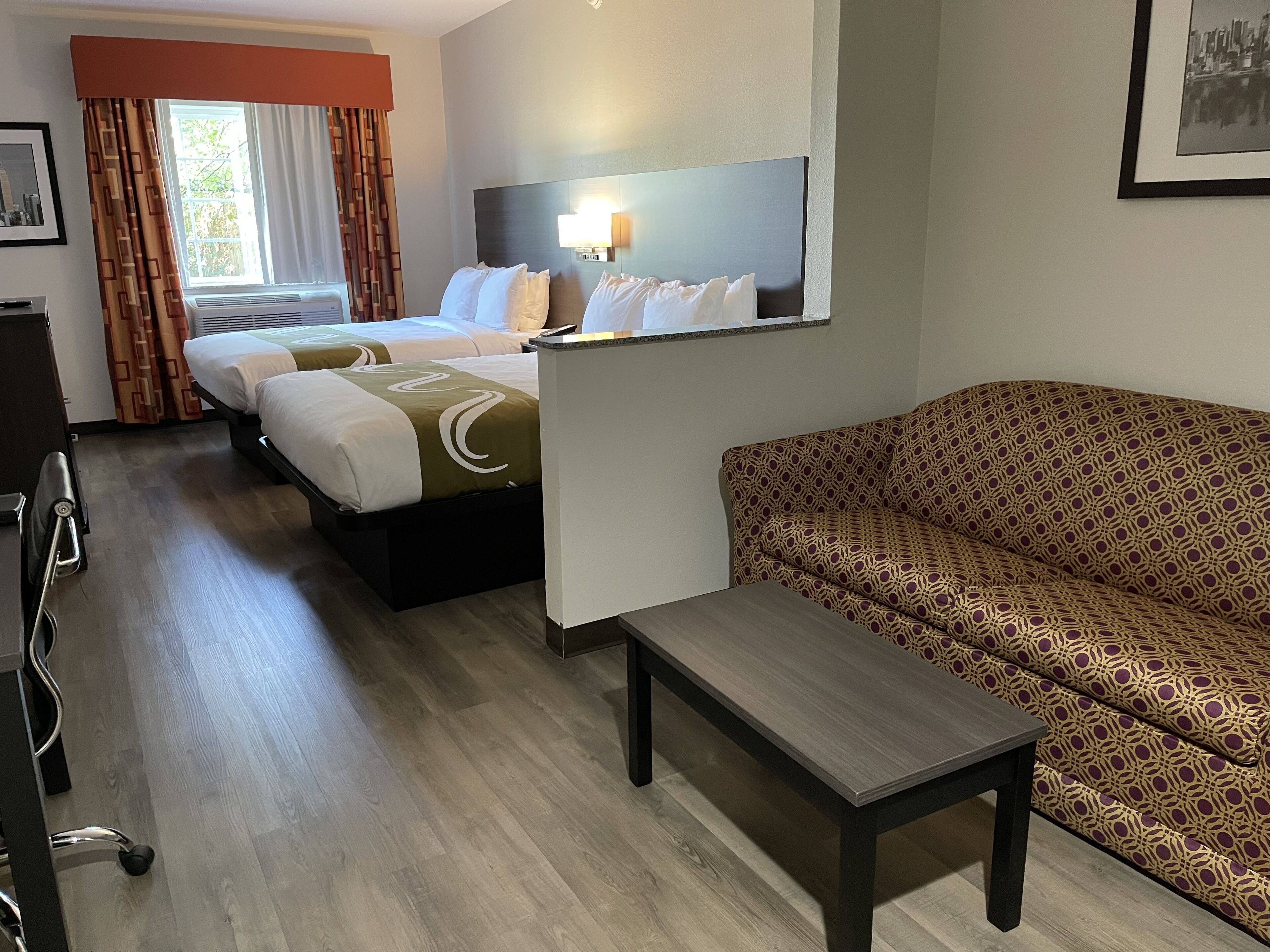 Foto - Quality Suites Tulsa I-44