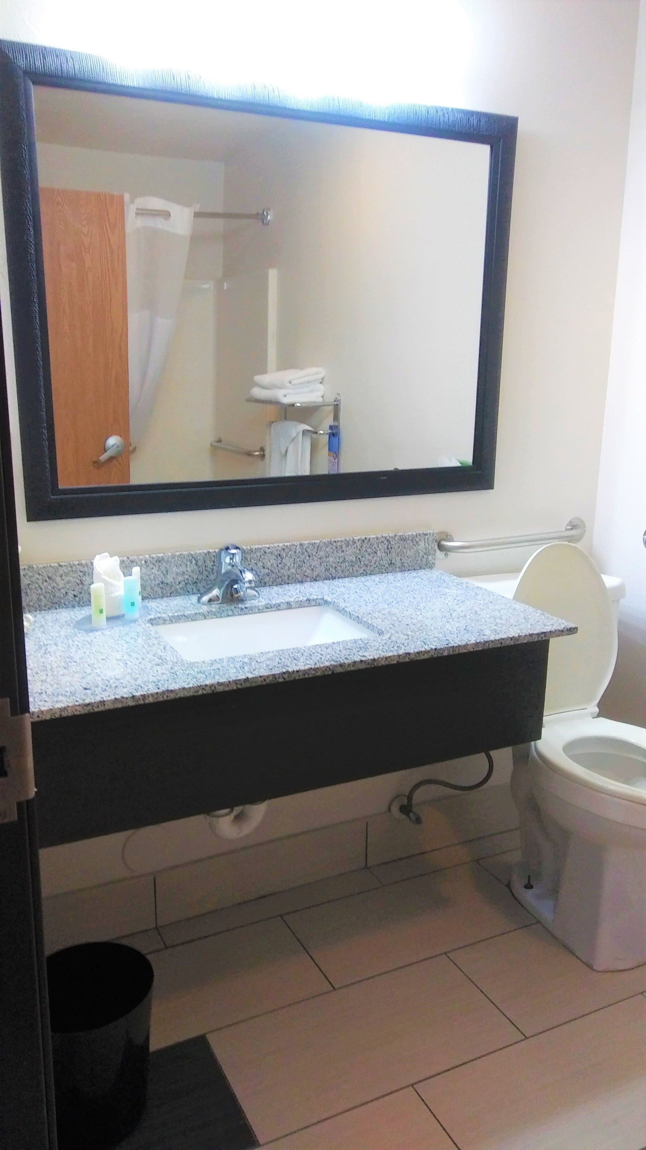 Foto - Quality Suites Tulsa I-44