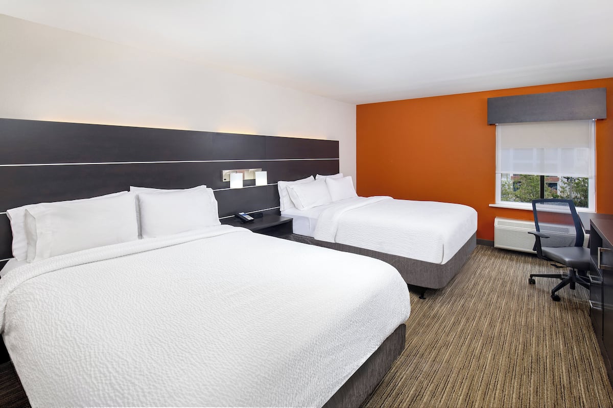 Premium bedding, in-room safe, desk, blackout curtains