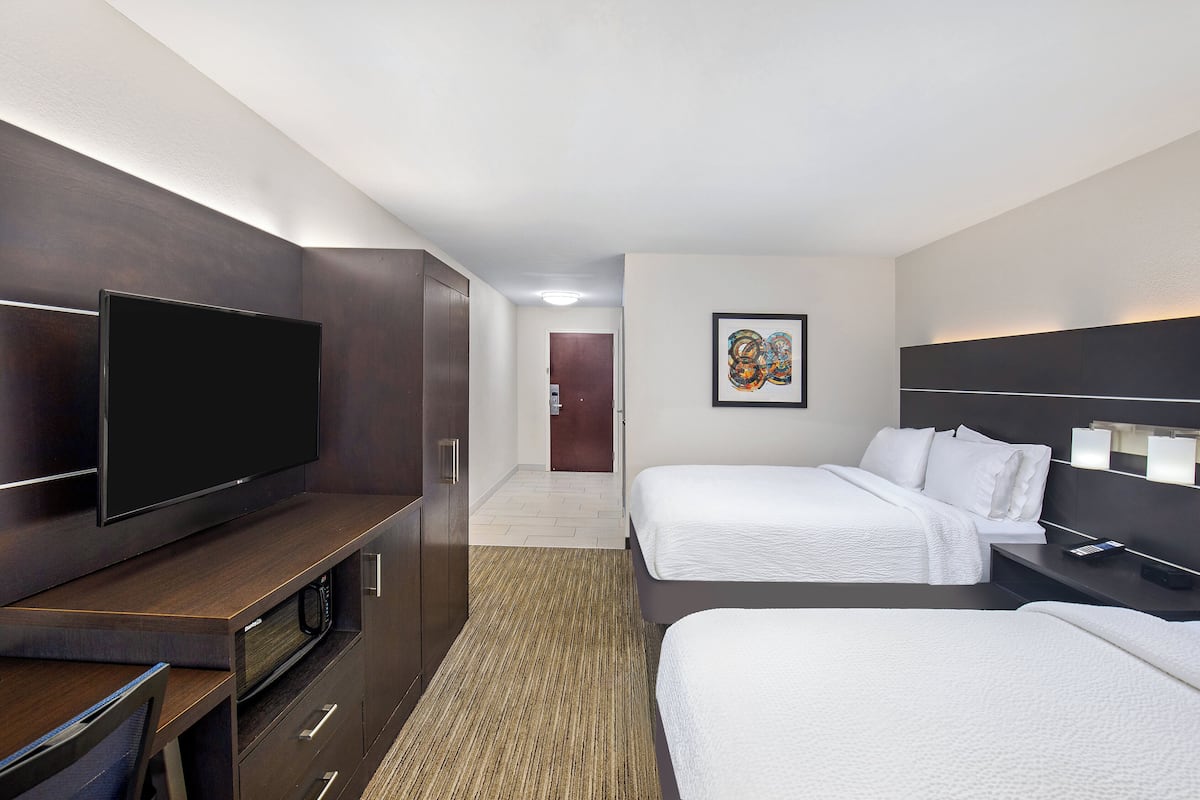 Premium bedding, in-room safe, desk, blackout curtains