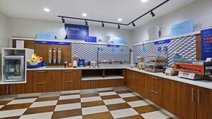 Aamiaisateria