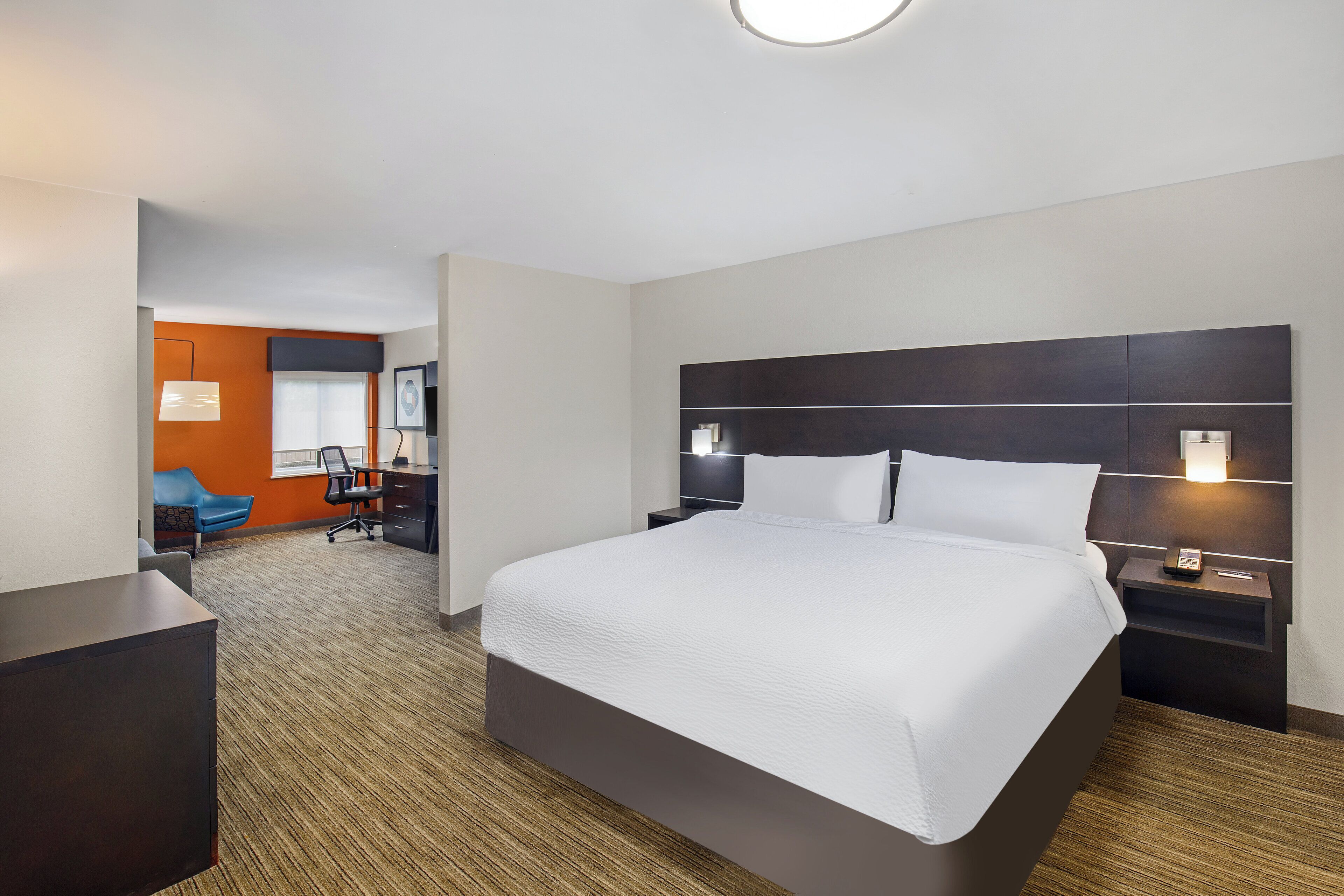 Premium bedding, in-room safe, desk, blackout curtains