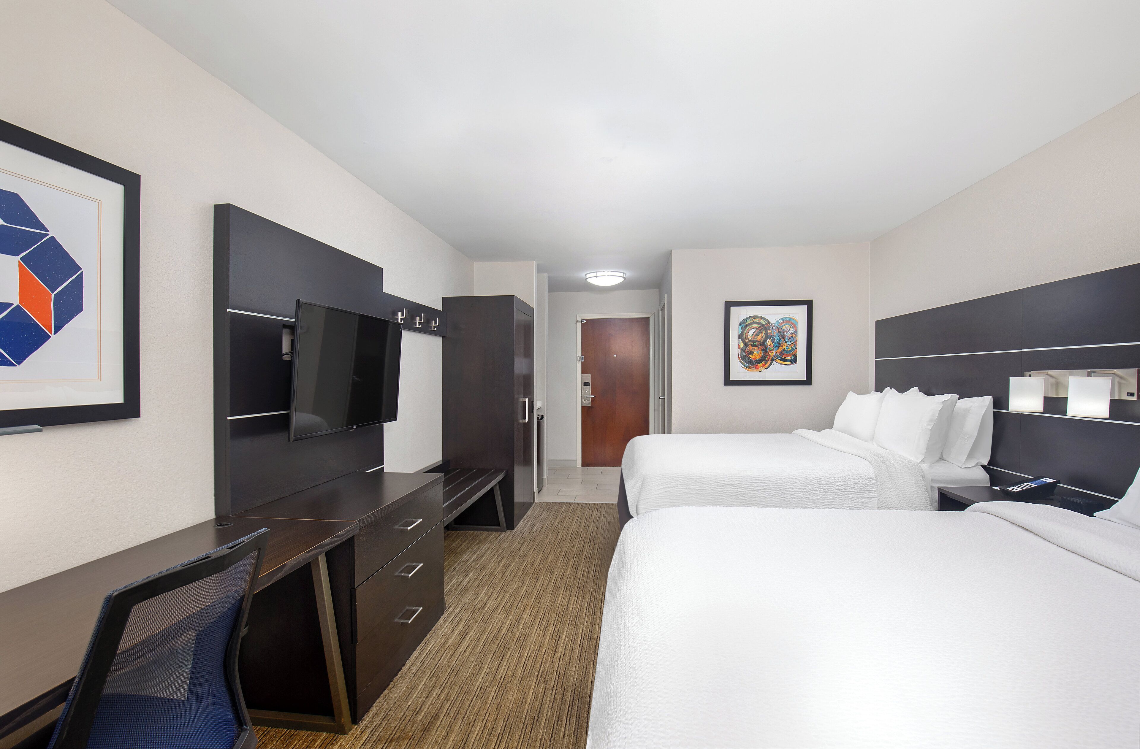 Premium bedding, in-room safe, desk, blackout curtains