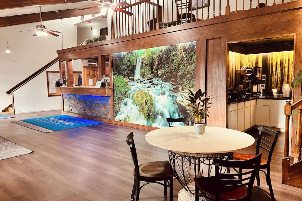 Travelodge by Wyndham Valleyfair Shakopee