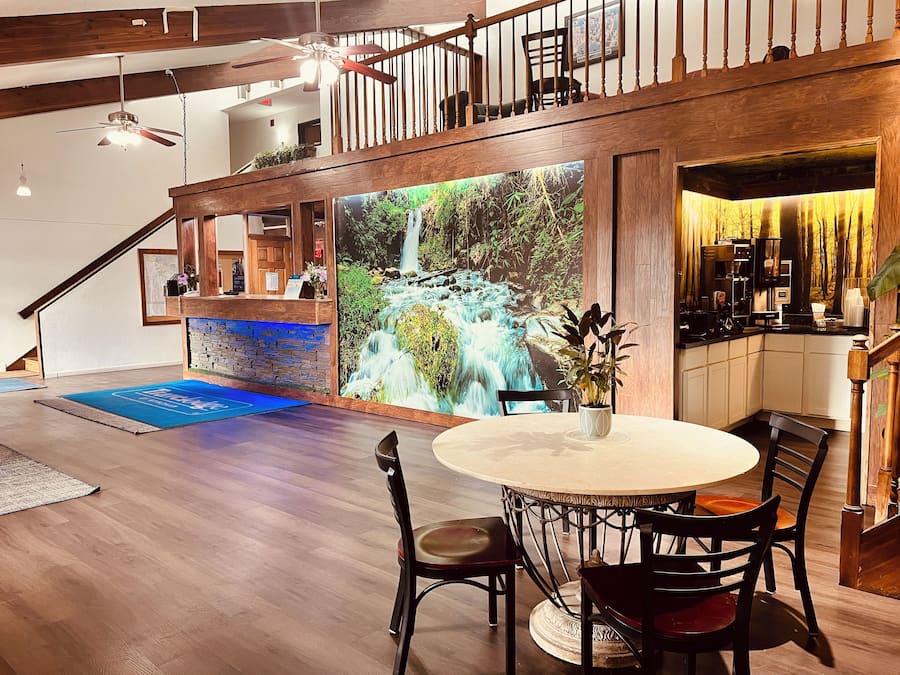 Free daily continental breakfast