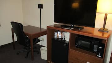Desk, laptop workspace, iron/ironing board, free WiFi