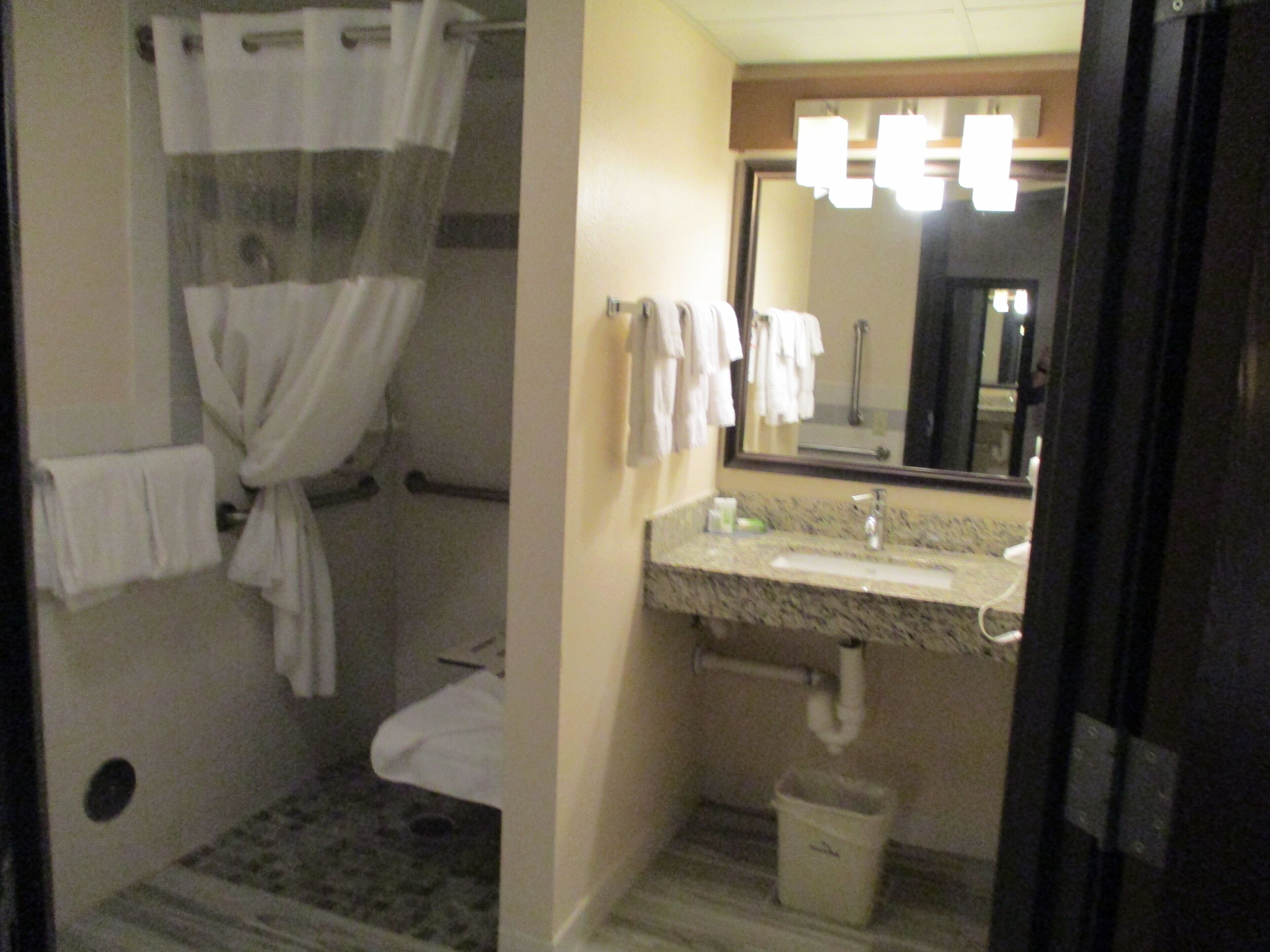 combined shower/bathtub, deep-soaking bathtub, free toiletries