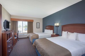 Desk, laptop workspace, iron/ironing board, free WiFi - AmericInn by Wyndham Hutchinson (Hutchinson)