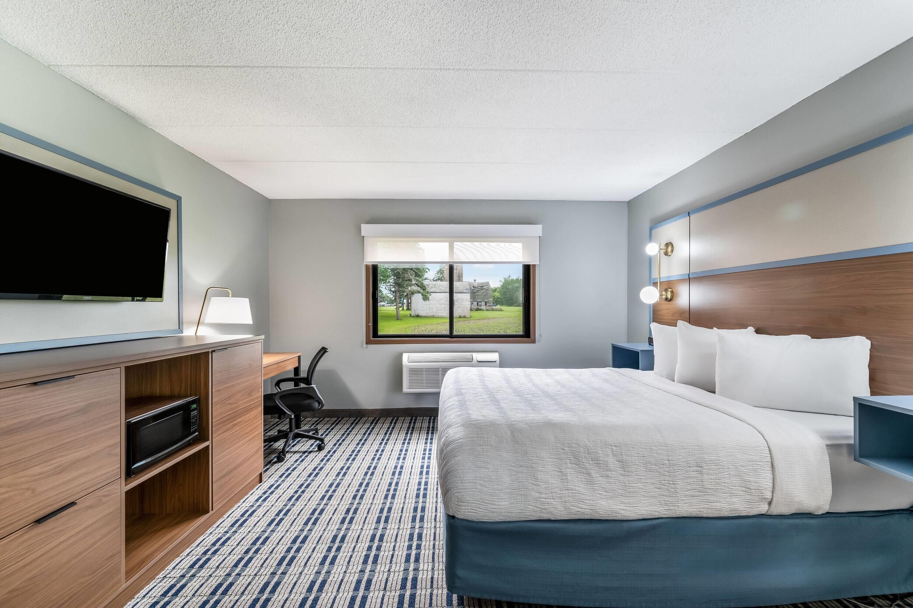 Room, 1 Queen Bed, Accessible, Non Smoking (First Floor) | Desk, laptop workspace, iron/ironing board, free WiFi