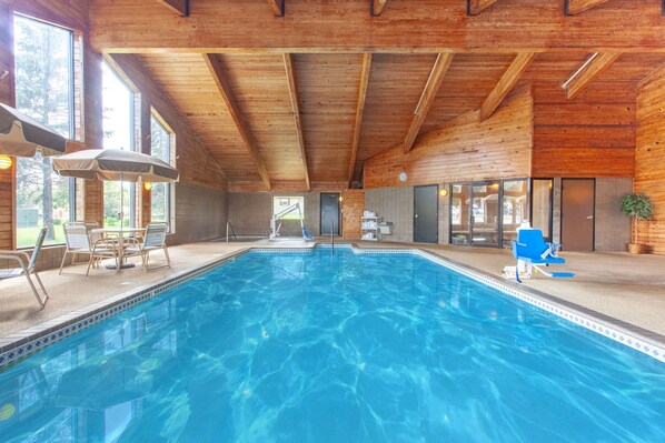 2 indoor pools