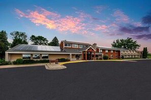 Exterior - AmericInn by Wyndham Hutchinson (Hutchinson)