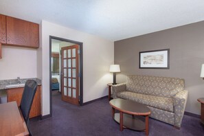 Deluxe Suite, 1 King Bed, Non Smoking (Upper Floor) | Desk, laptop workspace, iron/ironing board, free WiFi