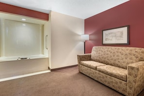 Suite, 1 Katil Ratu (Queen), Non Smoking, Jetted Tub (with Sofabed) | 1 bilik tidur, meja, ruang kerja komputer riba, kalis bunyi
