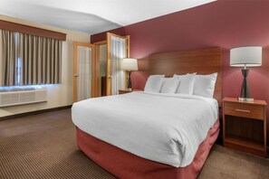 Suite, 1 cama Queen size, para no fumadores, hidromasaje (with Sofabed) | Escritorio, espacio para trabajar con laptop y insonorización 
