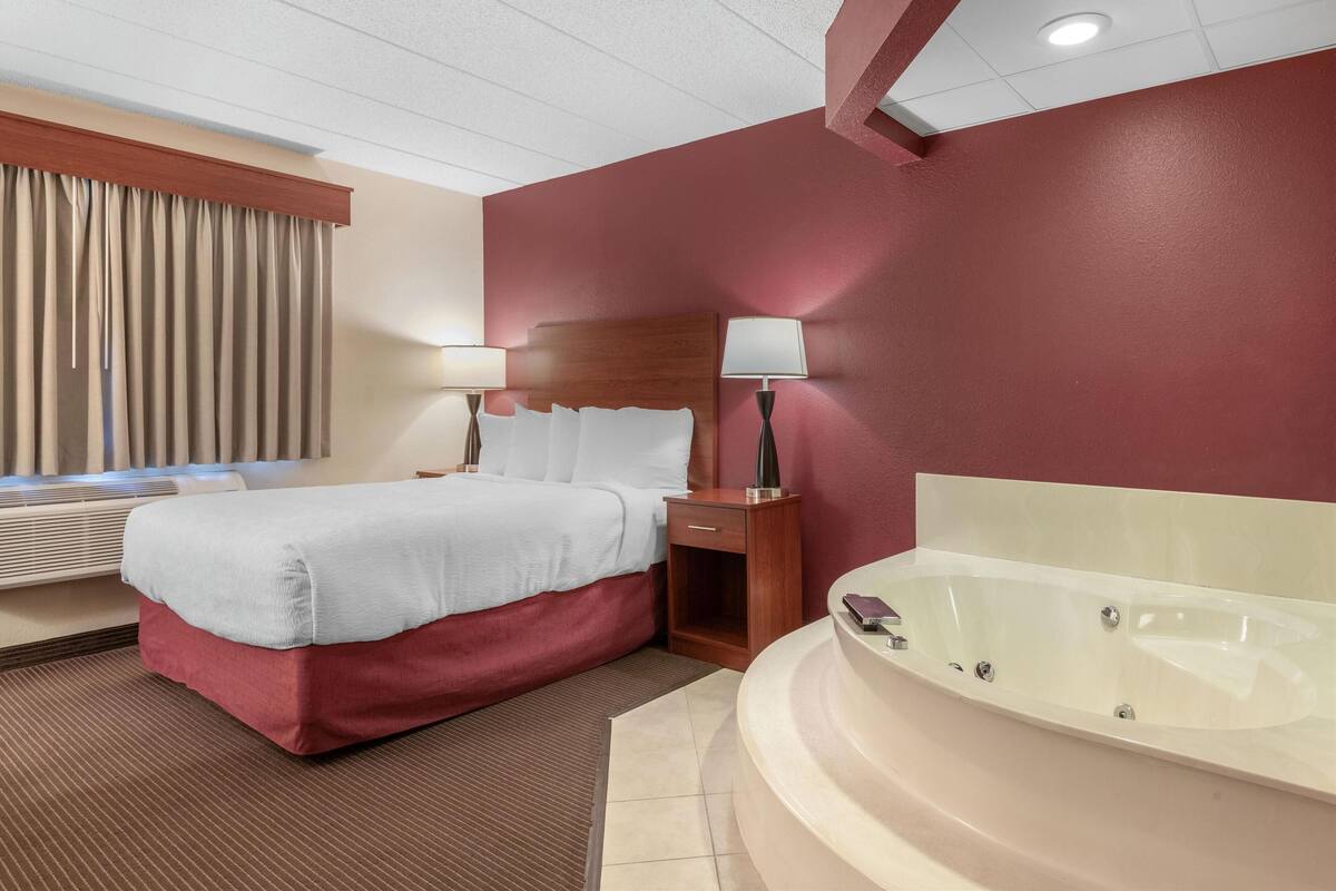 Suite, 1 Queen Bed, Non Smoking, Jetted Tub | Desk, laptop workspace, soundproofing, iron/ironing board