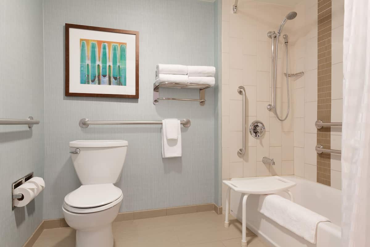 Combined shower/bathtub, designer toiletries, hair dryer, towels