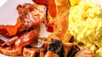 含每日自助早餐