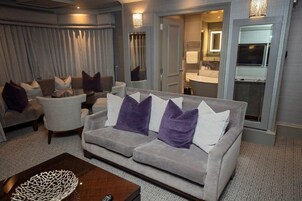 Suite - 1 kingsize-seng - ikke-ryger | Skrivebord, strygejern/strygebræt, gratis baby-/barnesenge