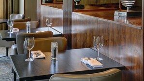 A hotel dining area with tables, chairs, and lamps. - Best Western Garfield House Hotel (Glasgow)