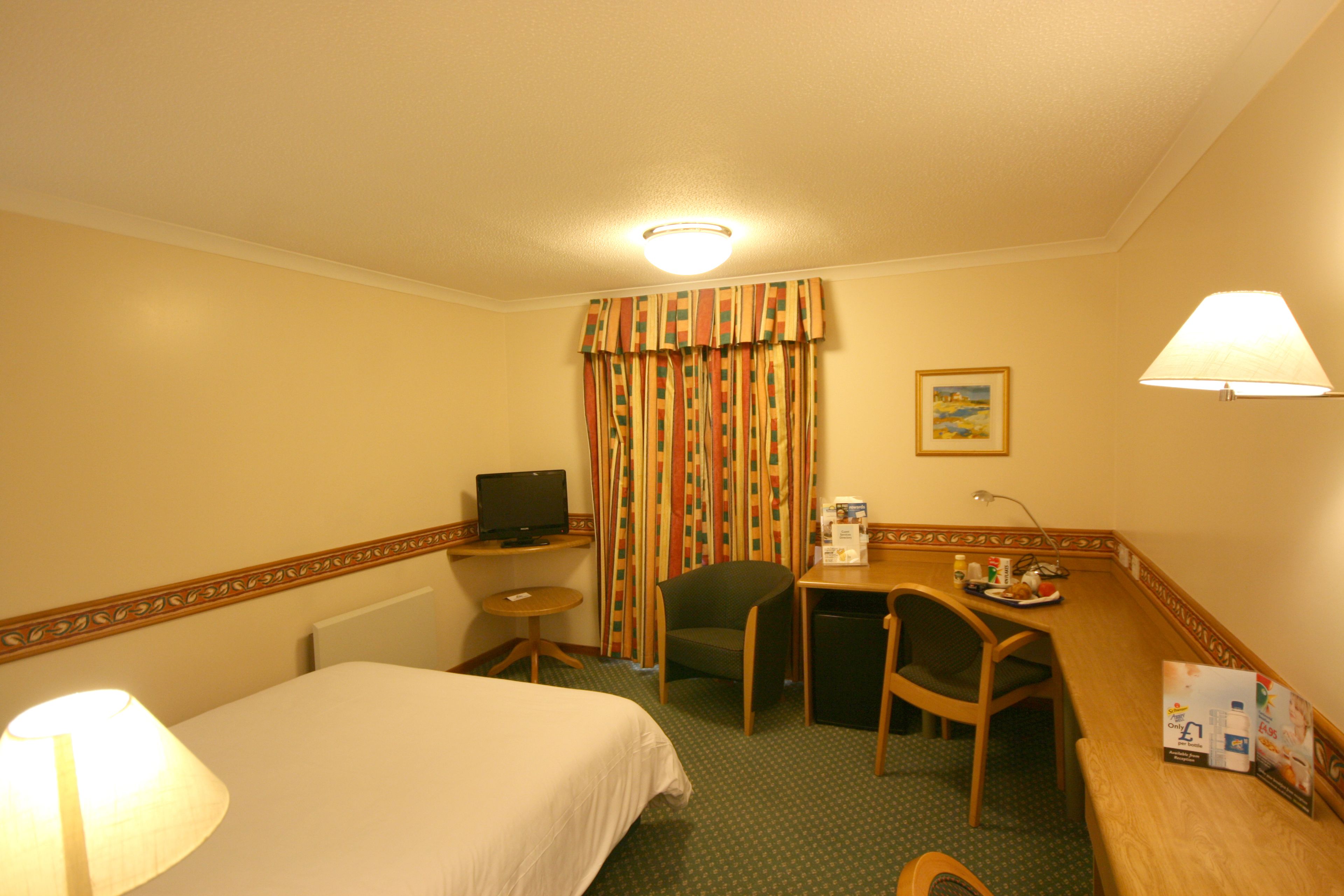 business room, 1 double bed, non smoking | 1 bedroom, desk, blackout curtains, free cots/infant beds
