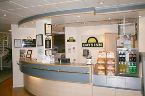 Reception - Days Inn by Wyndham Donington A50 (Derby)
