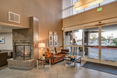 Holiday Inn Express & Suites Santa Clara by IHG